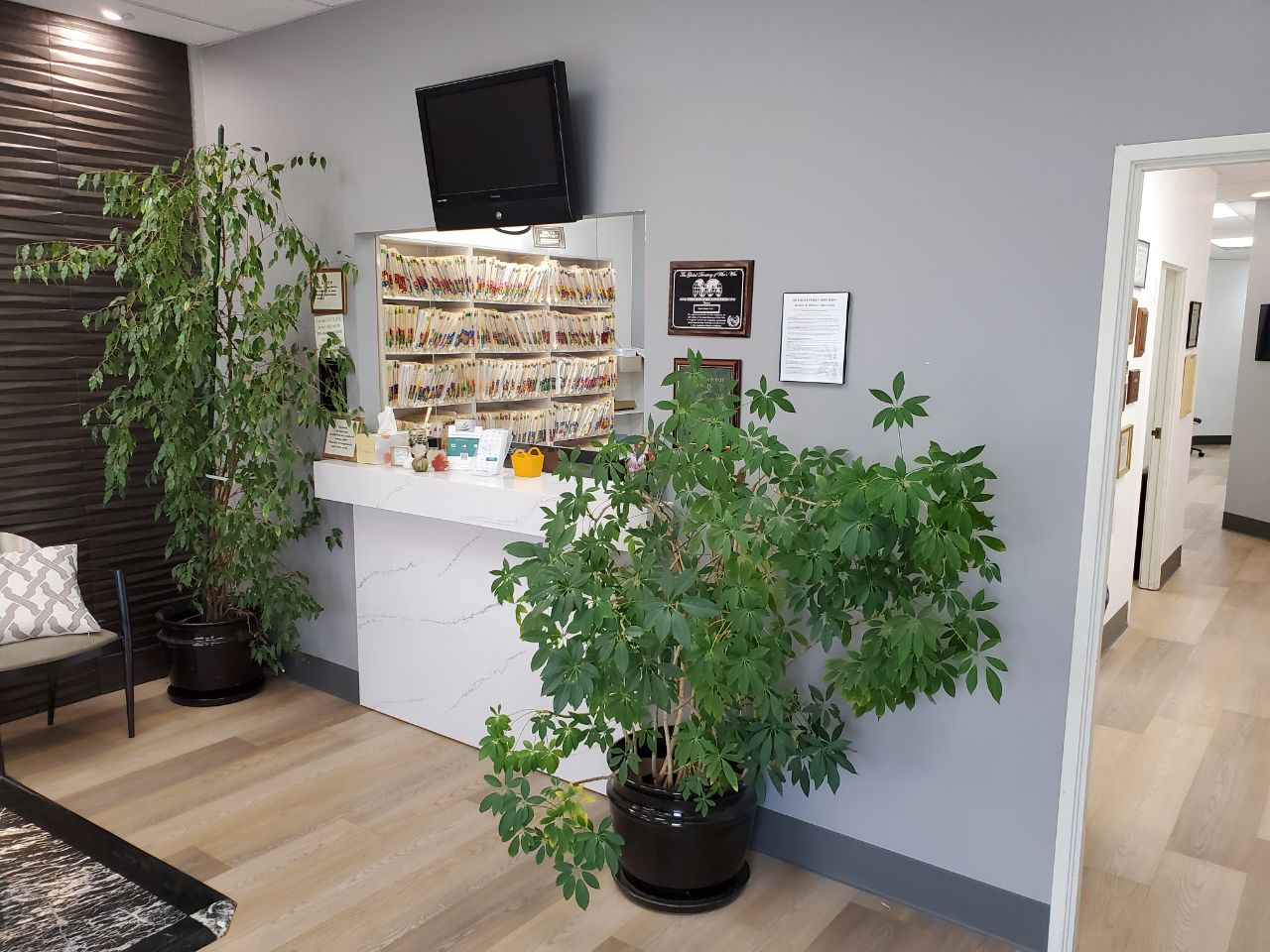 An image of Dr. Robert Khanian’s dental office in Tarzana, California