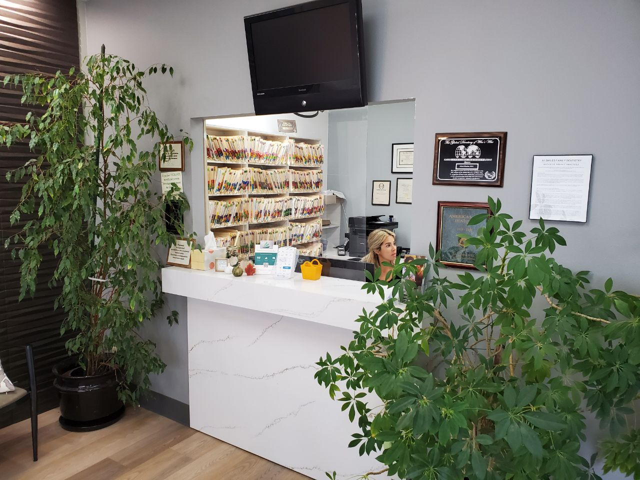 An image of Dr. Robert Khanian’s dental office in Tarzana, California 